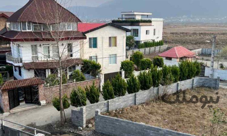 خانه قدیمی حیاط دار زمین مسکونی 3 نبش در محمد حسین آباد هچیرود| زمین و باغ| چالوس، هچیرود| نیوملک