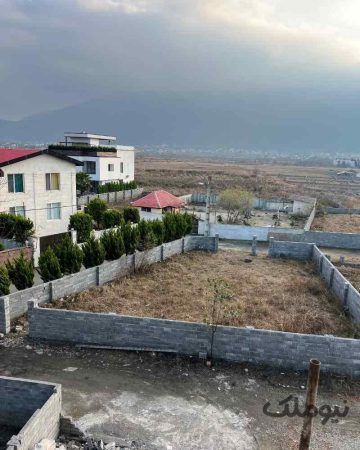 خانه قدیمی حیاط دار زمین مسکونی 3 نبش در محمد حسین آباد هچیرود| زمین و باغ| چالوس، هچیرود| نیوملک